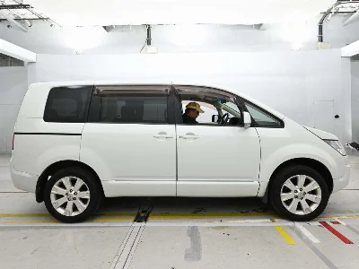 MITSUBISHI DELICA D5