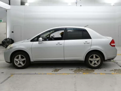 NISSAN TIIDA LATIO