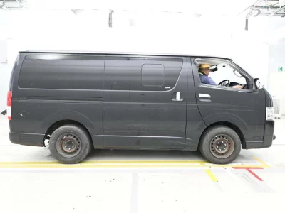TOYOTA HIACE VAN