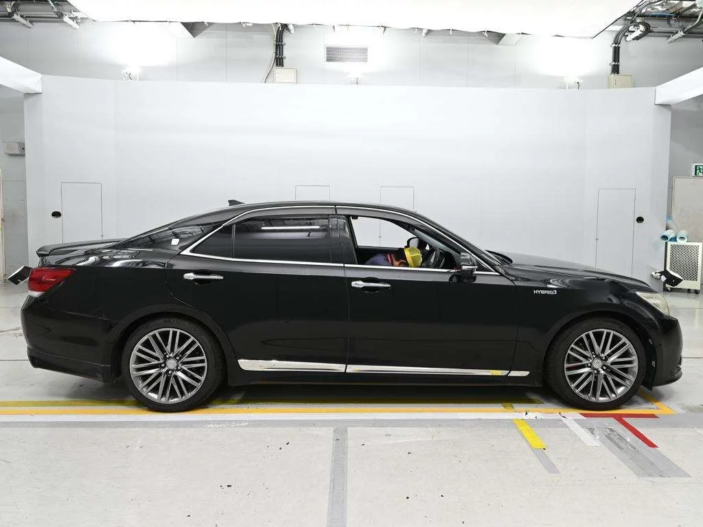 Toyota CROWN HYBRID  с аукциона в Японии