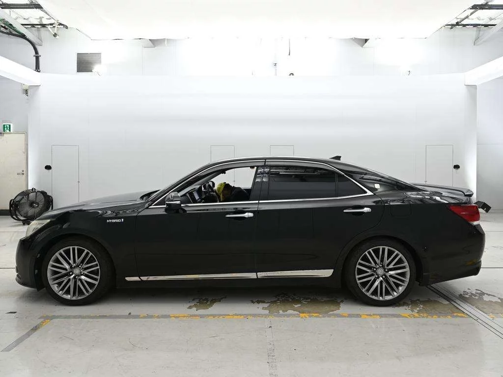Toyota CROWN HYBRID  с аукциона в Японии