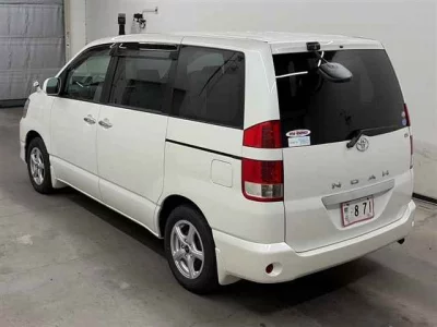 TOYOTA NOAH