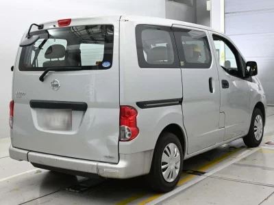 NISSAN NV200