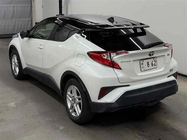Toyota C-HR  с аукциона в Японии