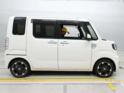TOYOTA PIXIS MEGA