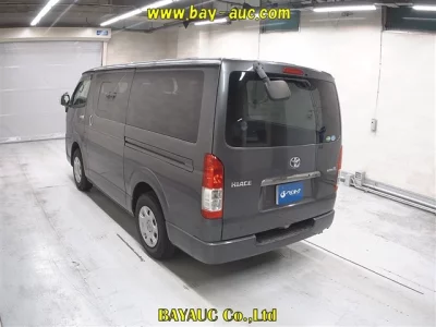 TOYOTA HIACE VAN