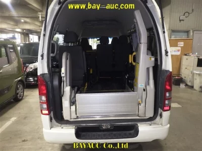 TOYOTA HIACE VAN