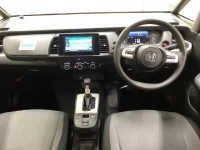 Цена авто Honda Fit с аукционов Японии, номер кузова GR3, пробег 85 000, оценка 6
