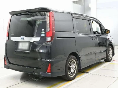 TOYOTA NOAH