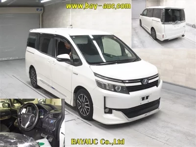 TOYOTA VOXY