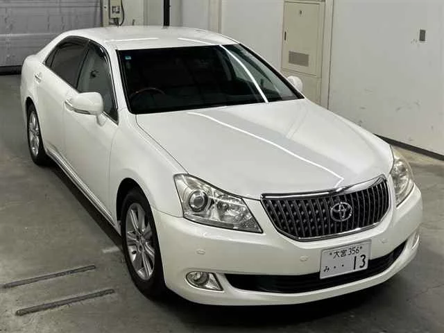 Toyota CROWN MAJESTA  с аукциона в Японии