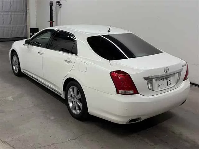 Toyota CROWN MAJESTA  с аукциона в Японии