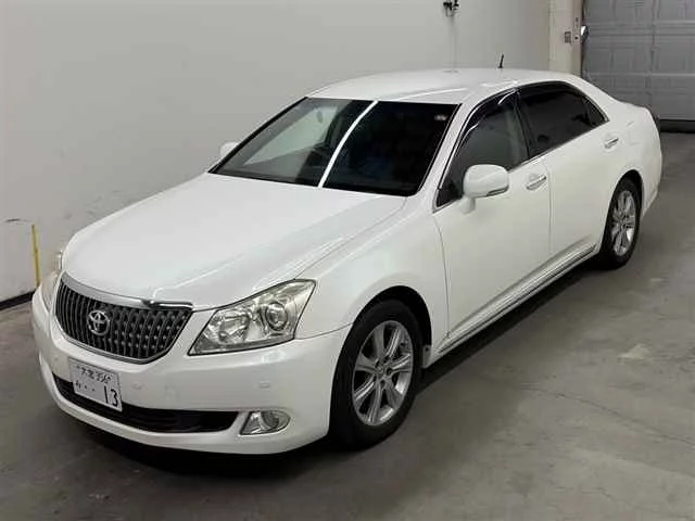 Toyota CROWN MAJESTA  с аукциона в Японии