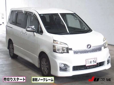 TOYOTA VOXY