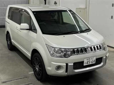 MITSUBISHI DELICA D5
