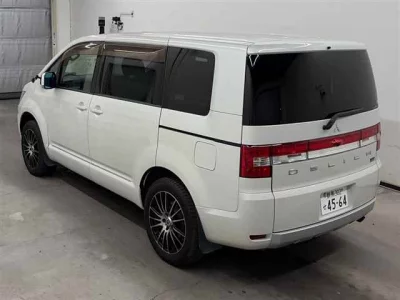 MITSUBISHI DELICA D5