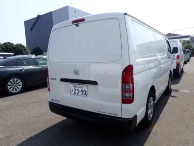 TOYOTA HIACE VAN