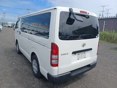 TOYOTA HIACE VAN