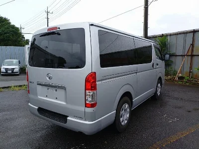 TOYOTA HIACE VAN