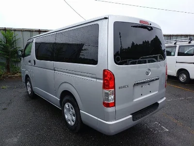 TOYOTA HIACE VAN