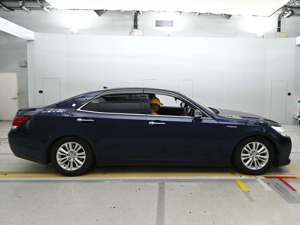 Toyota CROWN HYBRID  с аукциона в Японии