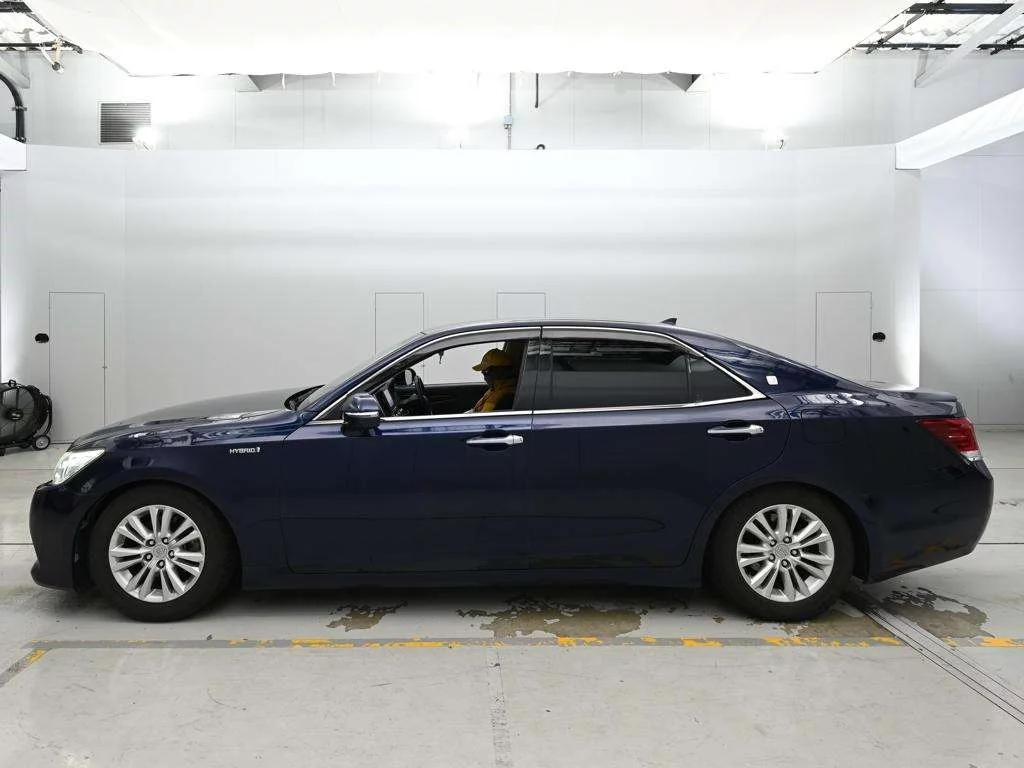 Toyota CROWN HYBRID  с аукциона в Японии