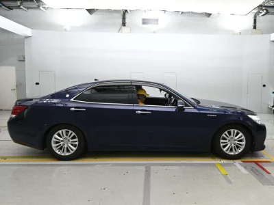 Toyota CROWN HYBRID