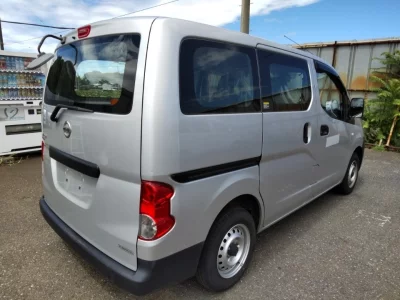 NISSAN NV200