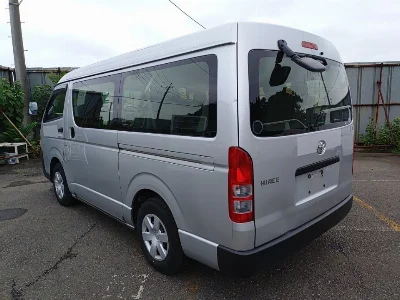 TOYOTA HIACE