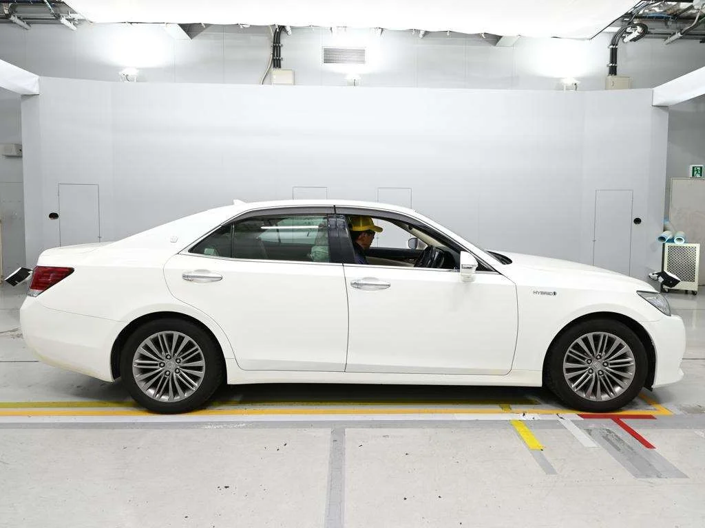 Toyota CROWN HYBRID  с аукциона в Японии