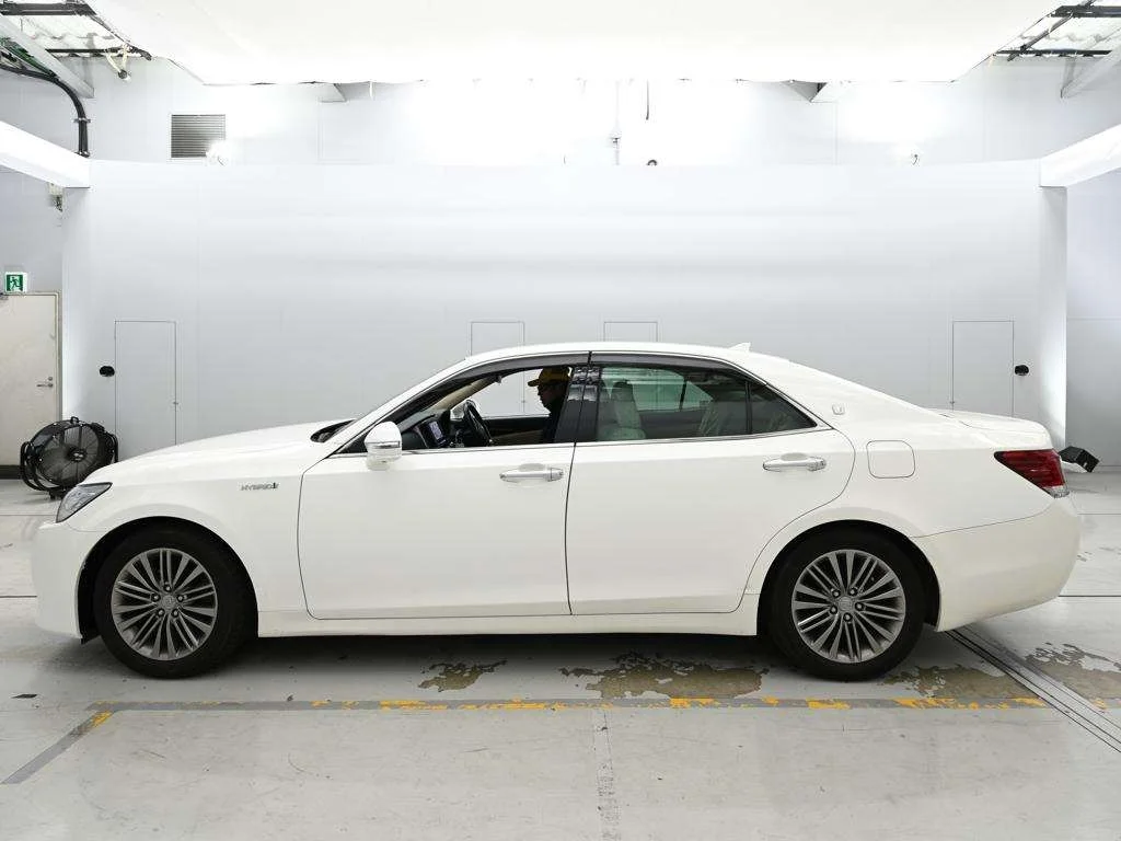 Toyota CROWN HYBRID  с аукциона в Японии