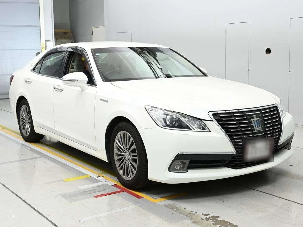 Toyota CROWN HYBRID  с аукциона в Японии