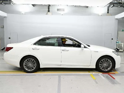 Toyota CROWN HYBRID