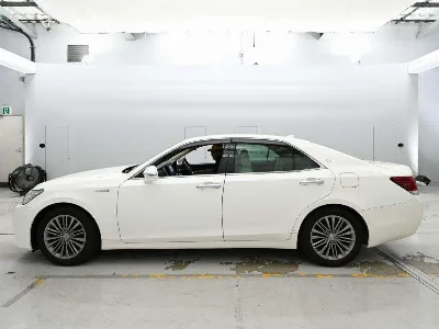 Toyota CROWN HYBRID