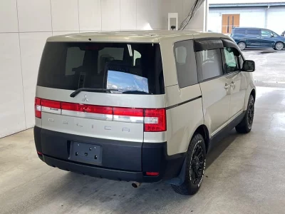 MITSUBISHI DELICA D5