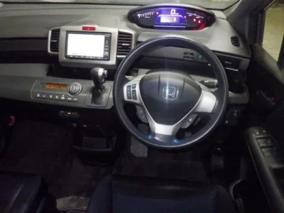 HONDA FREED SPIKE