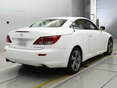 LEXUS IS