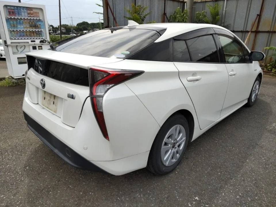 Toyota Prius  с аукциона в Японии