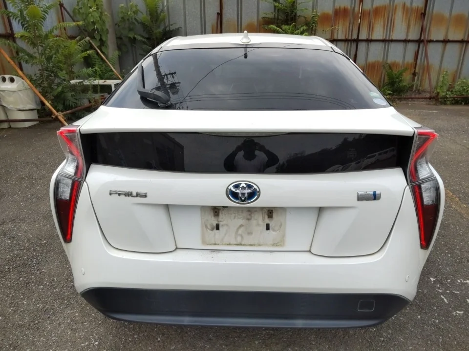Toyota Prius  с аукциона в Японии