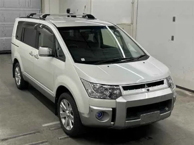 MITSUBISHI DELICA D5