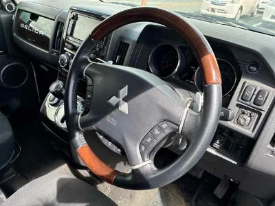 MITSUBISHI DELICA D5