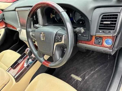TOYOTA CROWN MAJESTA