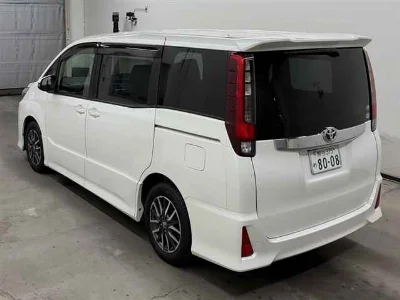 TOYOTA NOAH