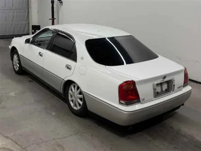 TOYOTA CROWN MAJESTA