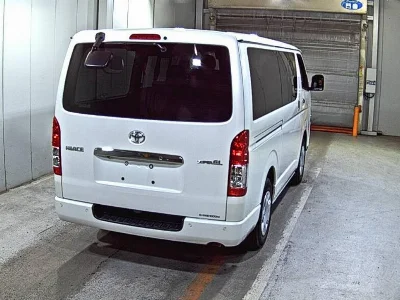 TOYOTA HIACE VAN