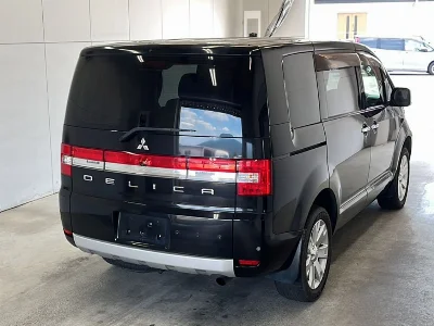 MITSUBISHI DELICA D5