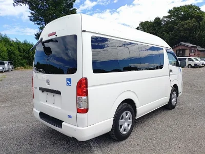 TOYOTA HIACE VAN