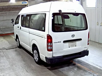 TOYOTA REGIUS VAN