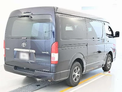 TOYOTA HIACE VAN