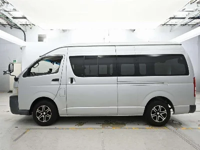 TOYOTA REGIUS VAN